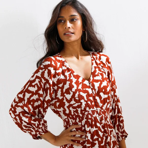 Robe longue boutonnée, crépon, imprimé graphique, terracotta / écru