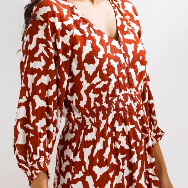 Robe longue boutonnée, crépon, imprimé graphique, terracotta / écru