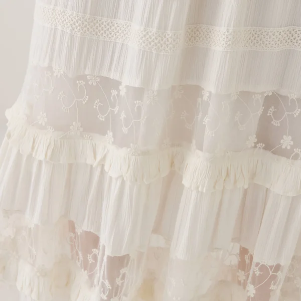 Robe longue crépon et tulle brodé, écru