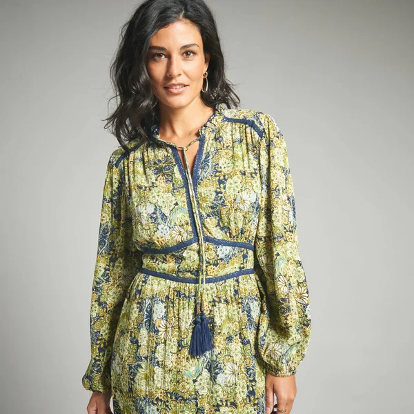 Robe longue imprimé floral finition macramé, marine / vert
