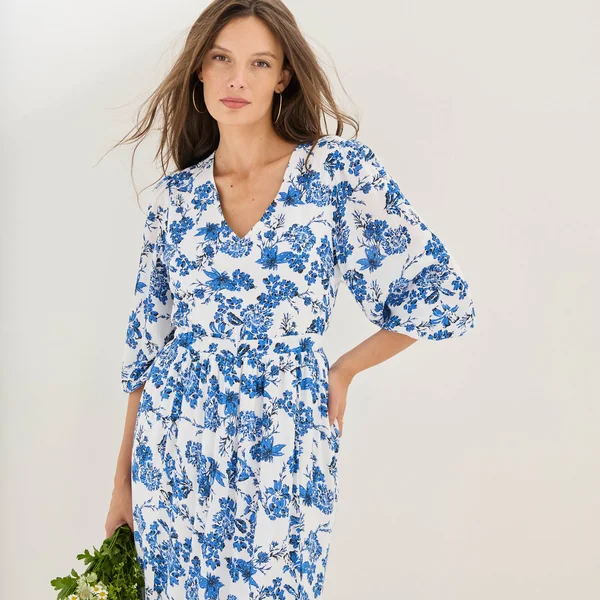 Robe longue imprimée, dos fantaisie, blanc / bleu