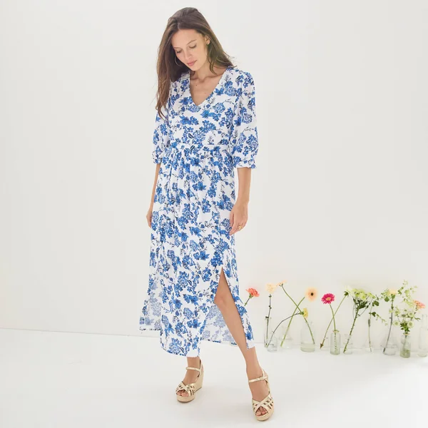 Robe longue imprimée, dos fantaisie, blanc / bleu