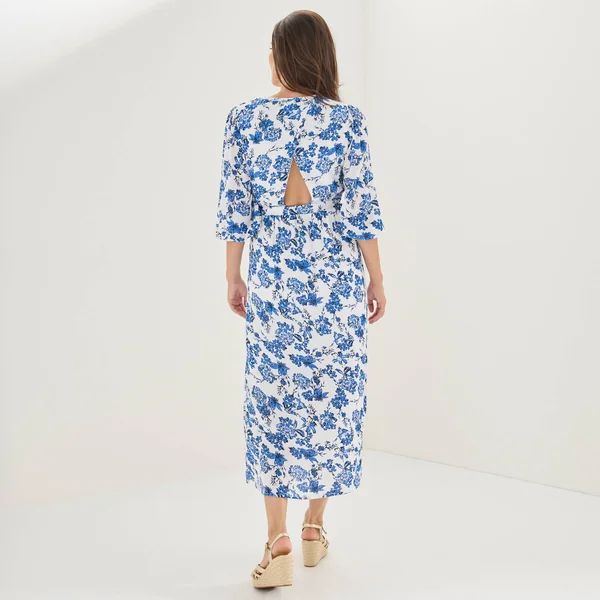 Robe longue imprimée, dos fantaisie, blanc / bleu