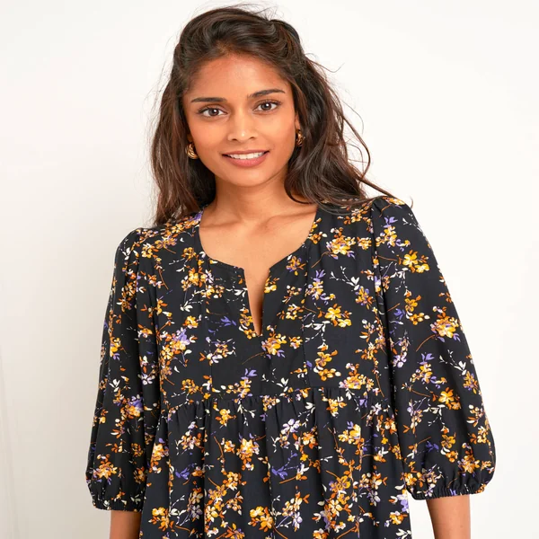 Robe manches blousantes, imprimé fleuri, noir / miel