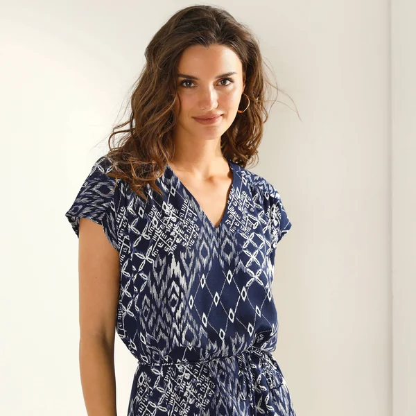 Robe manches courtes, crêpe imprimé, marine / écru