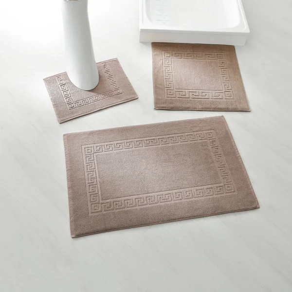 Tapis de bain éponge liteau motif frise grecque, taupe